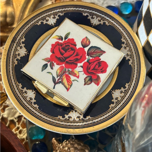 Vintage Rose Compact - Picture 4 of 7